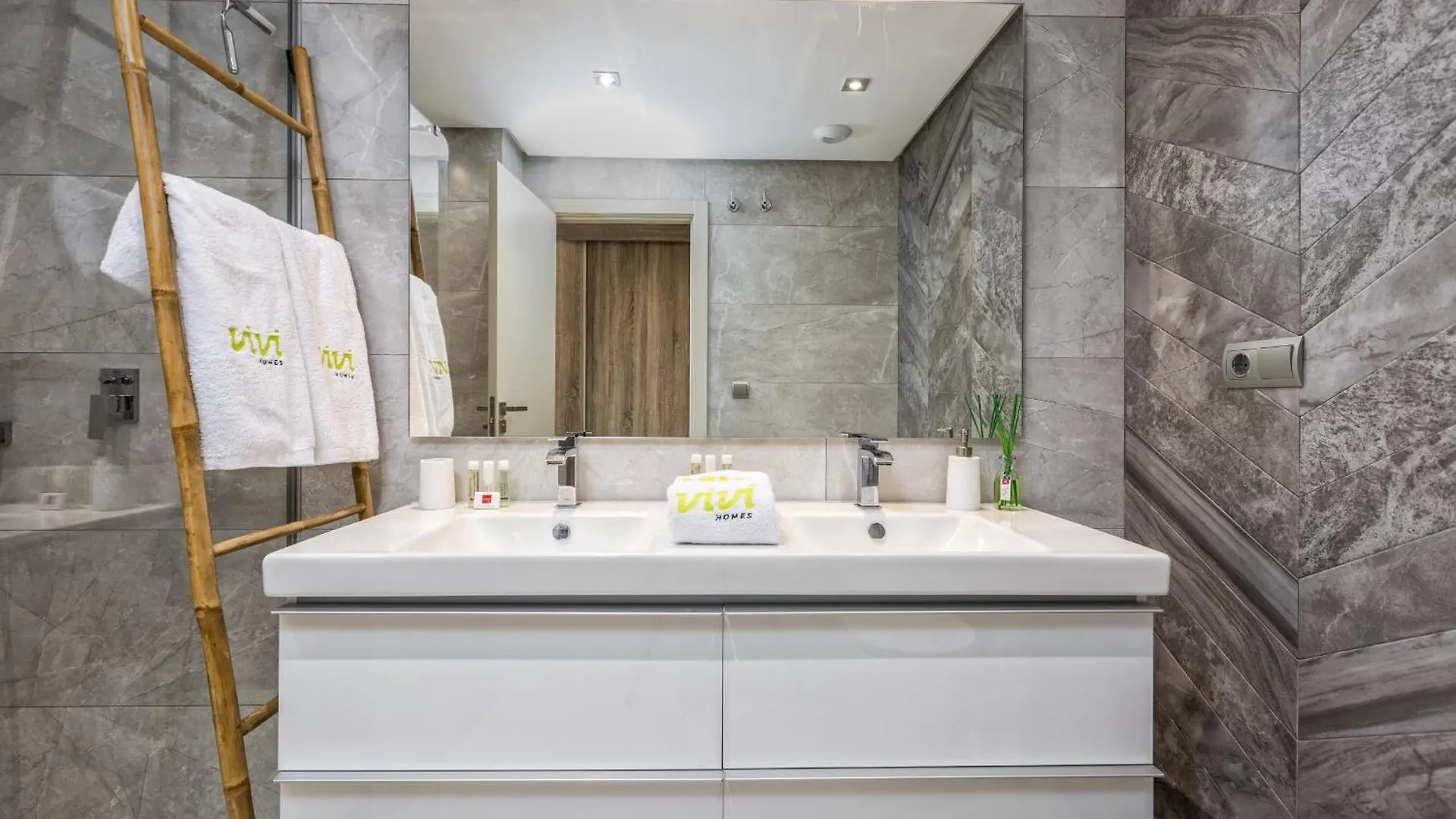 Vivi Homes - Lila Pool, Terrace, Garden & Golf La Cala De Mijas 0*,